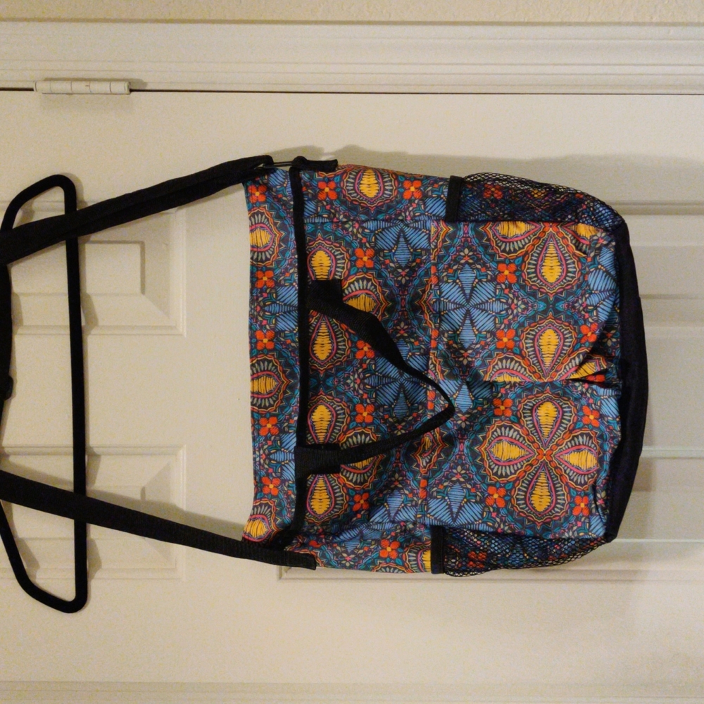 Thirty one canvas bag with multiple pockets and shoulder strap and hand straps